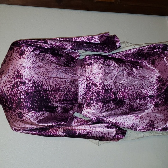 Frederick's Of Hollywood satin kimono - Picture 4 of 6